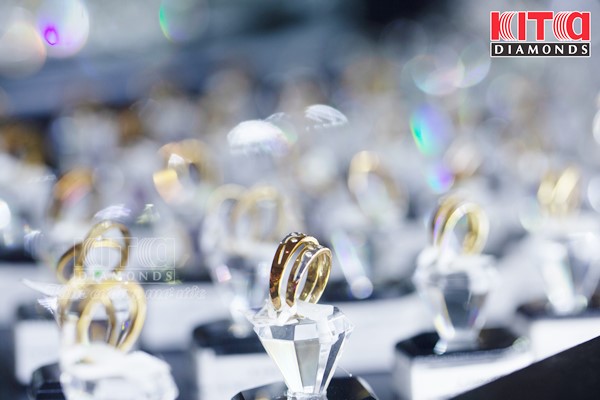 nhẫn vàng kim cương